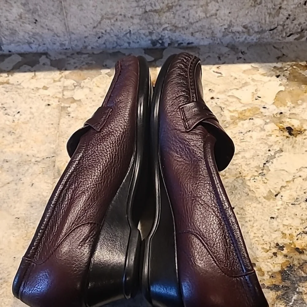 SAS women's Loafers. Sz9.5 in Excellent condition. Antique wine (#1588)